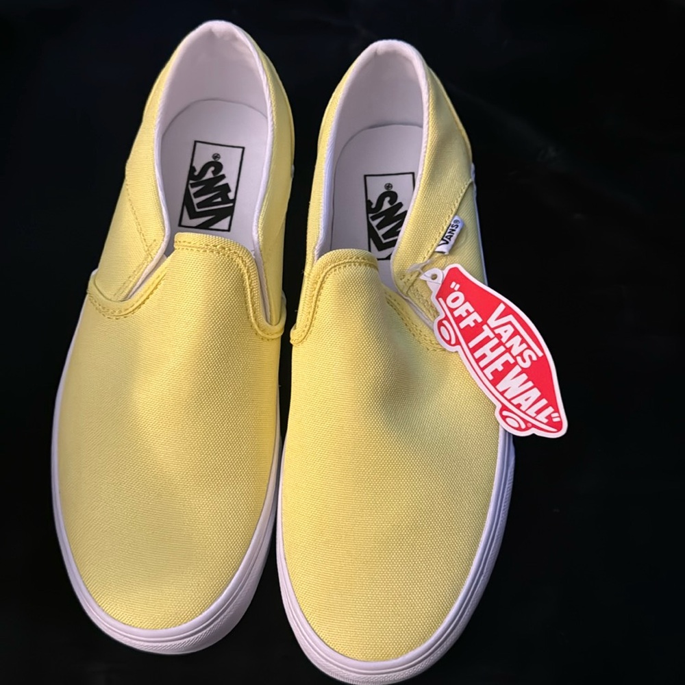 NWT Vans, no lid on box.